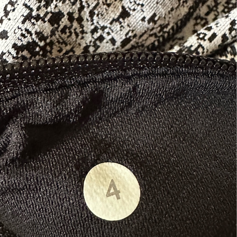 Lululemon Pace Rival Crop - Black & White size 4 - Picture 4 of 5